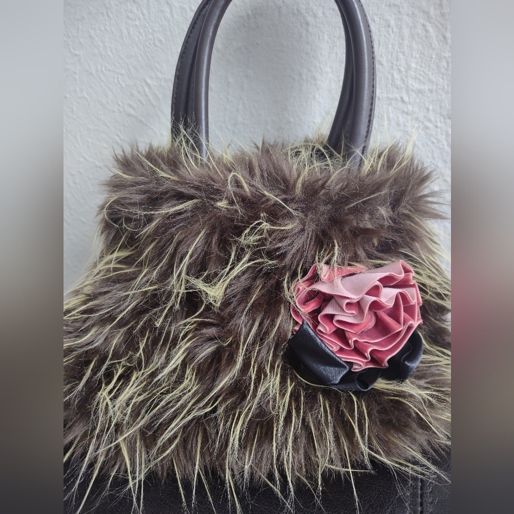 Vintage Y2K Gioe Brown Shaggy Faux Fur Top Handle Small Handbag with Pink Flower - Picture 2 of 9